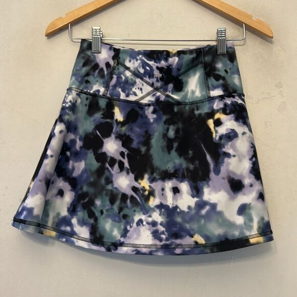 Marika purple black white muted floral skort Size S EUC - Picture 4 of 7
